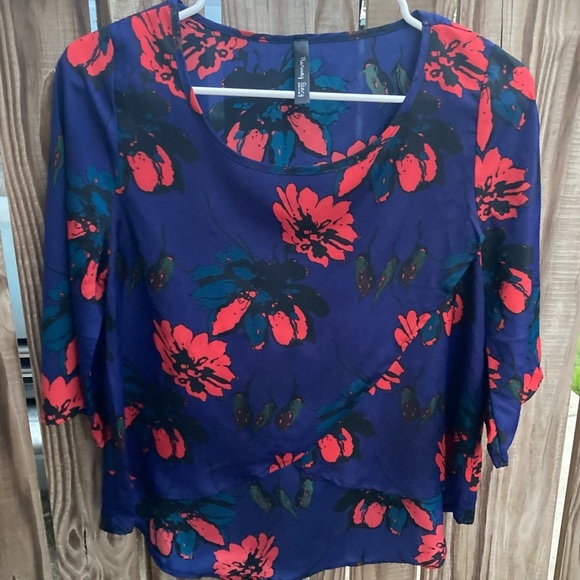 RUNWAY STORY BEAUTIFUL BLUE FLORAL HIGHLOW WITH WRAP STYLE FRONT BLOUSE SIZE M - Picture 2 of 11